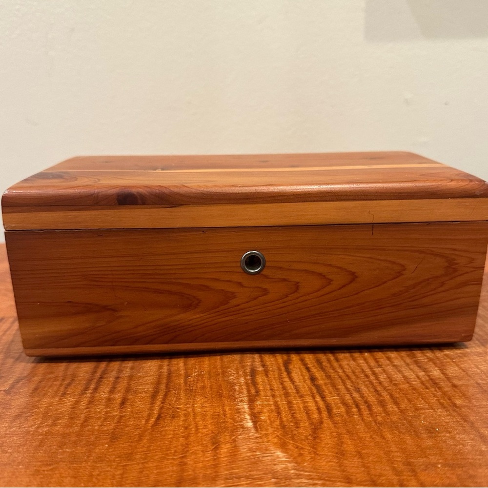 Lane Mini Cedar Chest - Abingdon Va